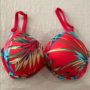 NWOT VS PINK - Wear Everywhere Super Push 32DD